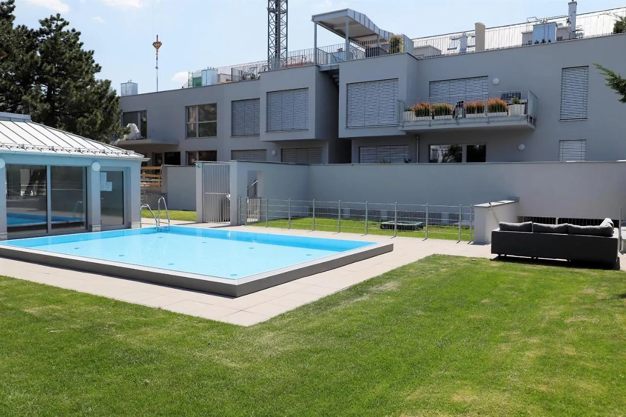 Rooftop Terrace, Free Garage Parking And Pool! Wien Apartment