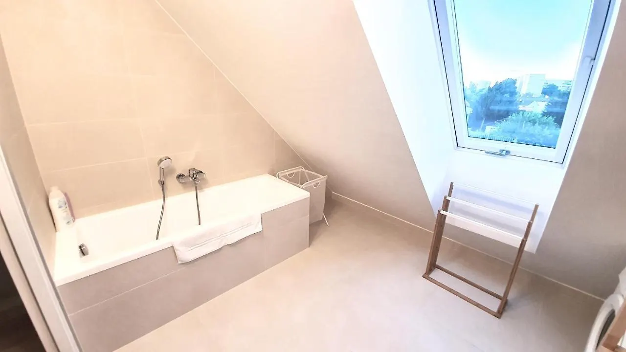 Rooftop Terrace, Free Garage Parking And Pool! Wien Apartment